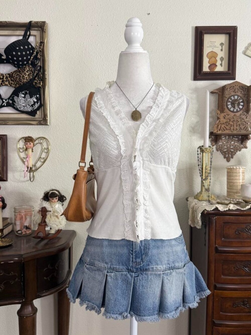 Y2k dainty coquette whimsical white eye let trim top w hook & eye closures